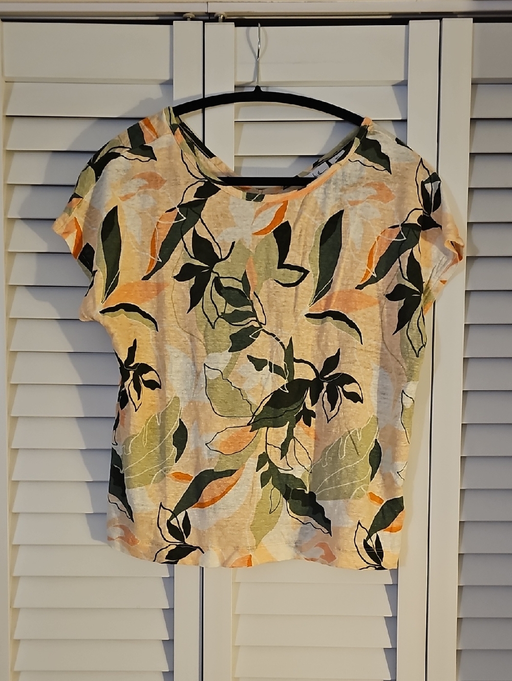 Nicole Miller Women's Peach Leaf Print Short Sleeve Top